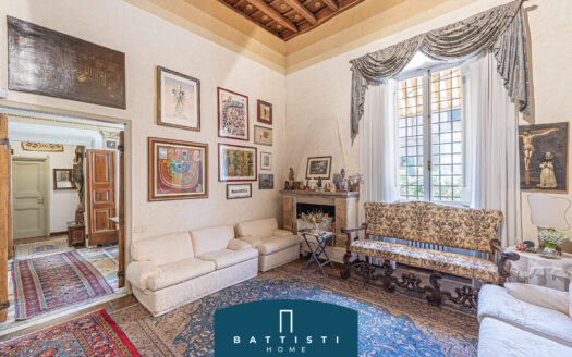 Centro storico – Prestigiosa residenza storica con terrazza